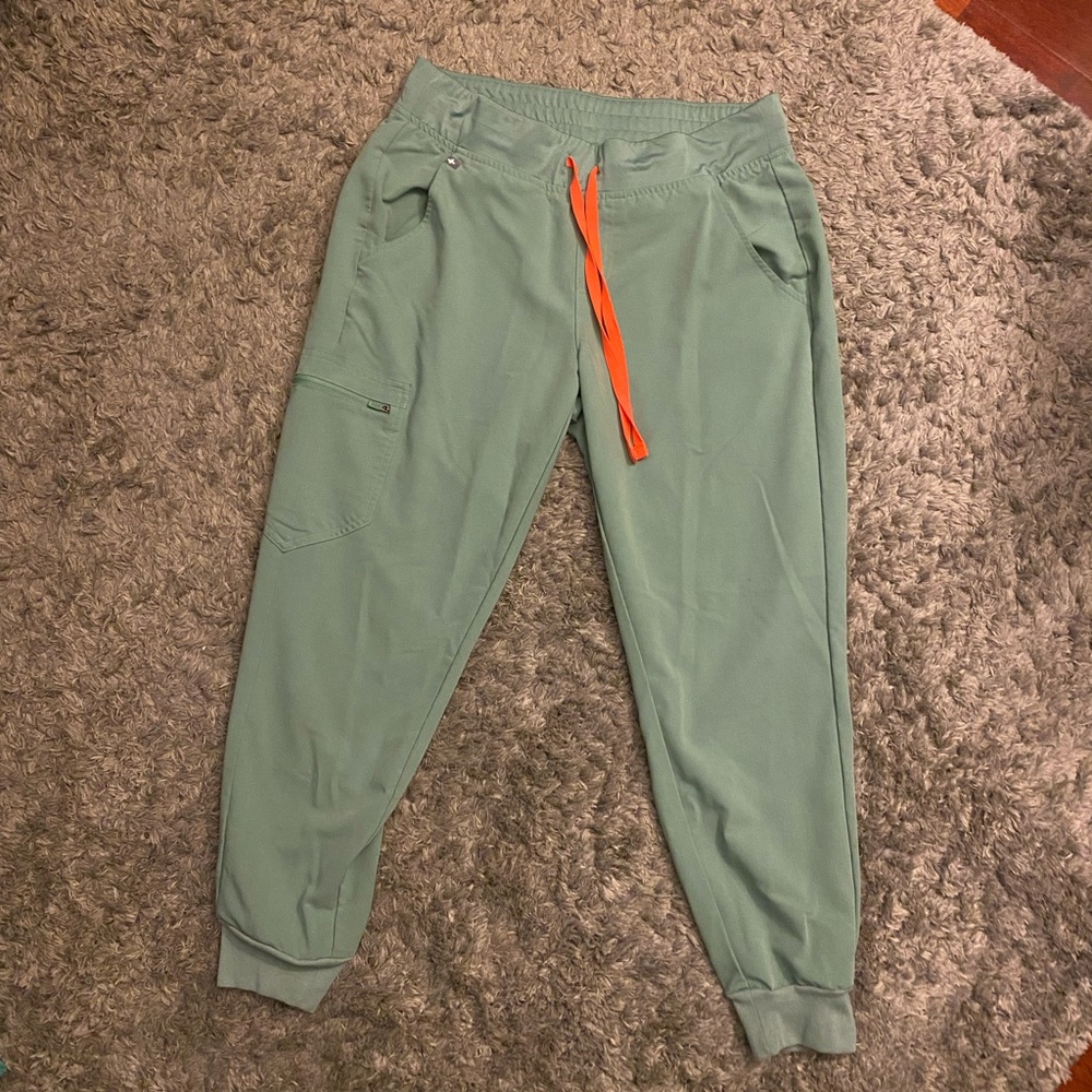 COPY - Mint Zamora Jogger Scrub Pants, size medium petite.